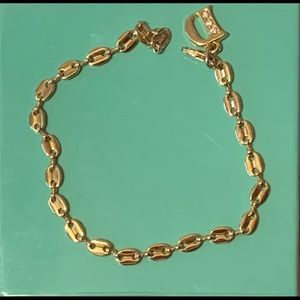 Gold bracelet with removable charm